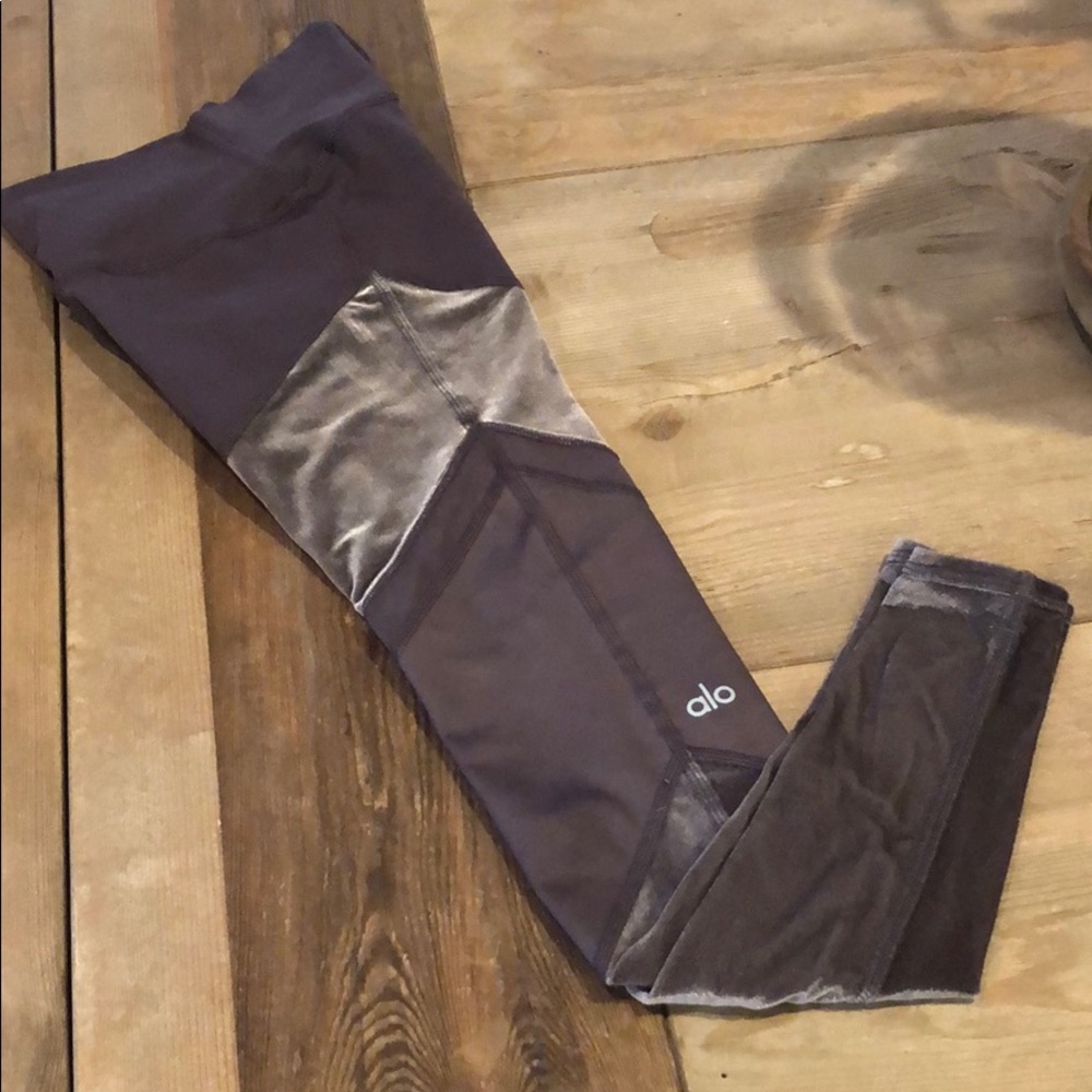Alo Yoga Flocked Leggings - LIKE NEW!